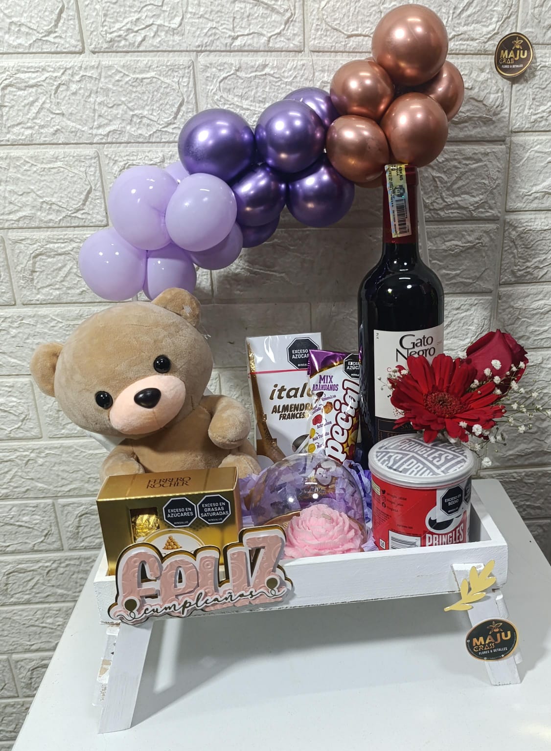 Canasta de Regalo Globitos y vino