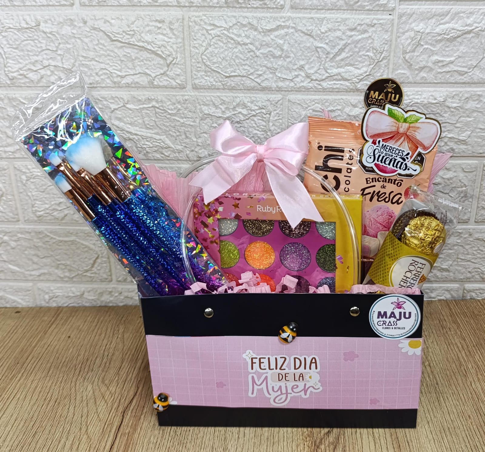 Bolsita de Regalo "Feliz Día de la Mujer" con Maquillaje y Dulces