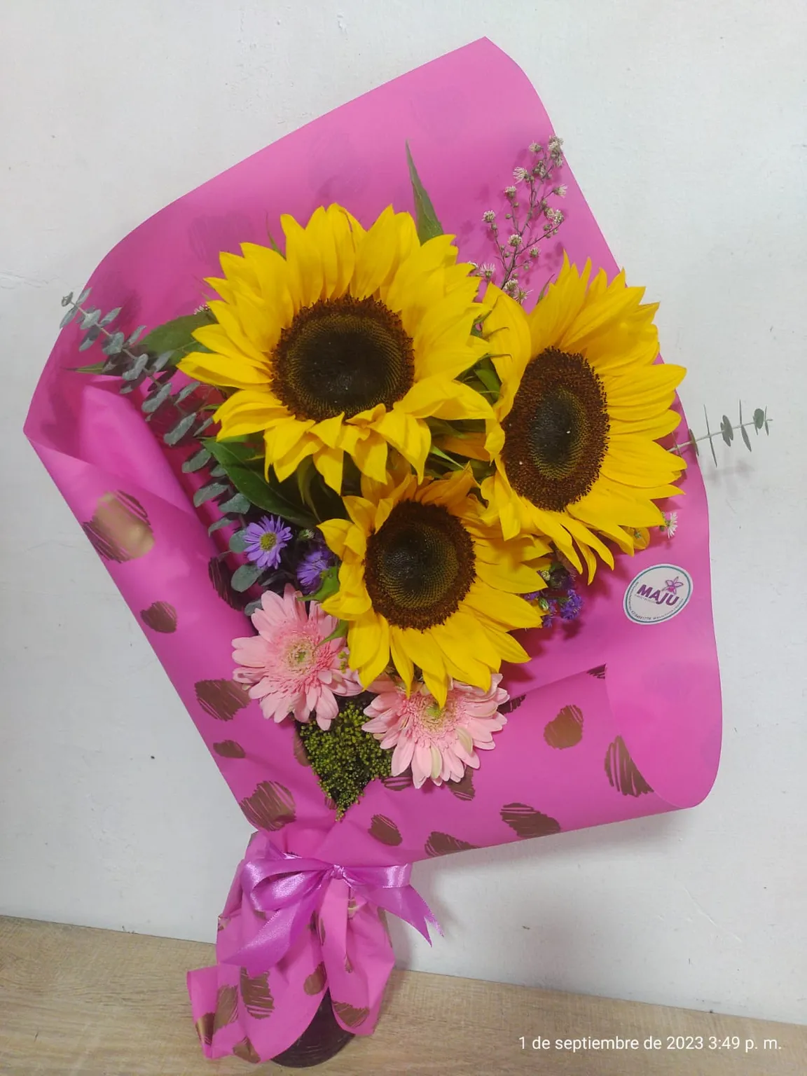 Ramo de Girasoles y Alegría Rosada