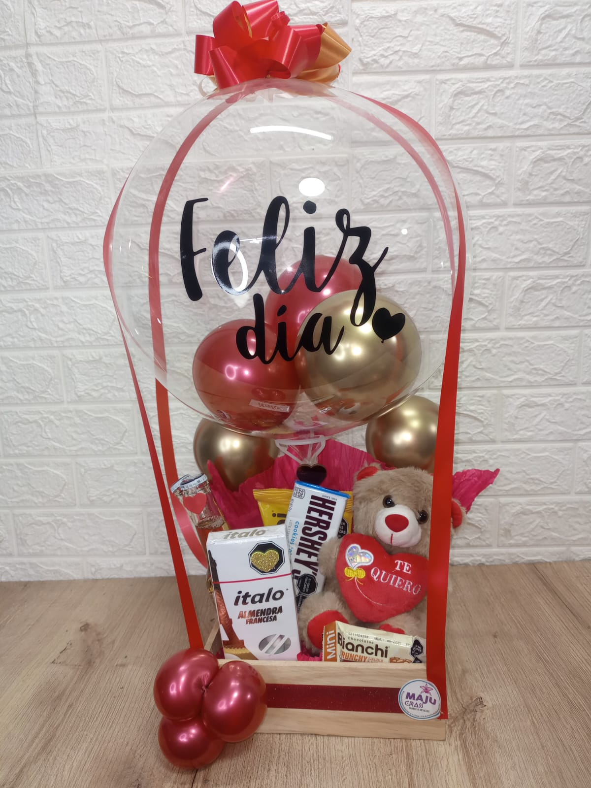 Arreglo Regalo Feliz Día con Peluche y Chocolates