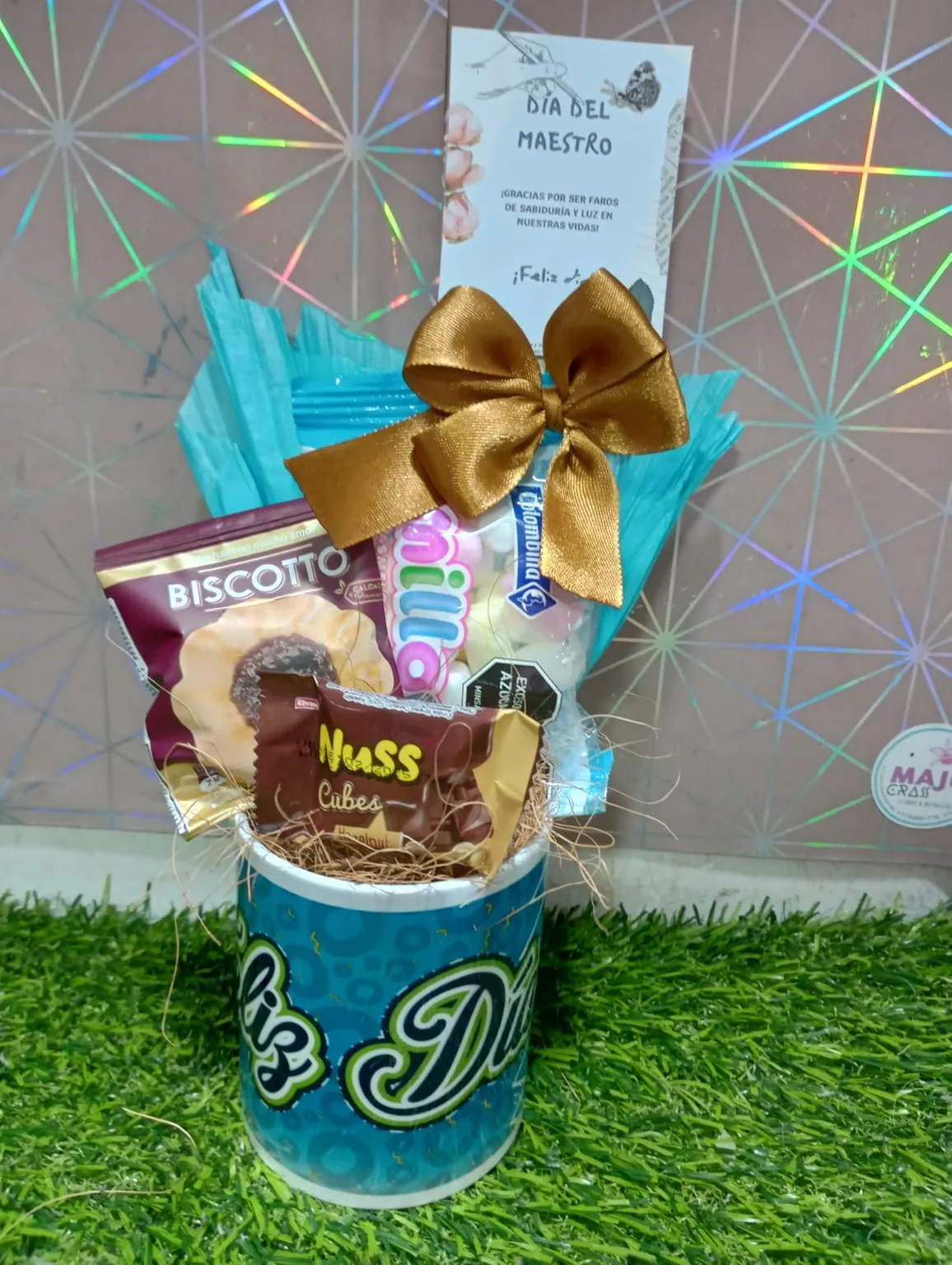 Regalo Especial Día del Maestro con Taza y Dulces