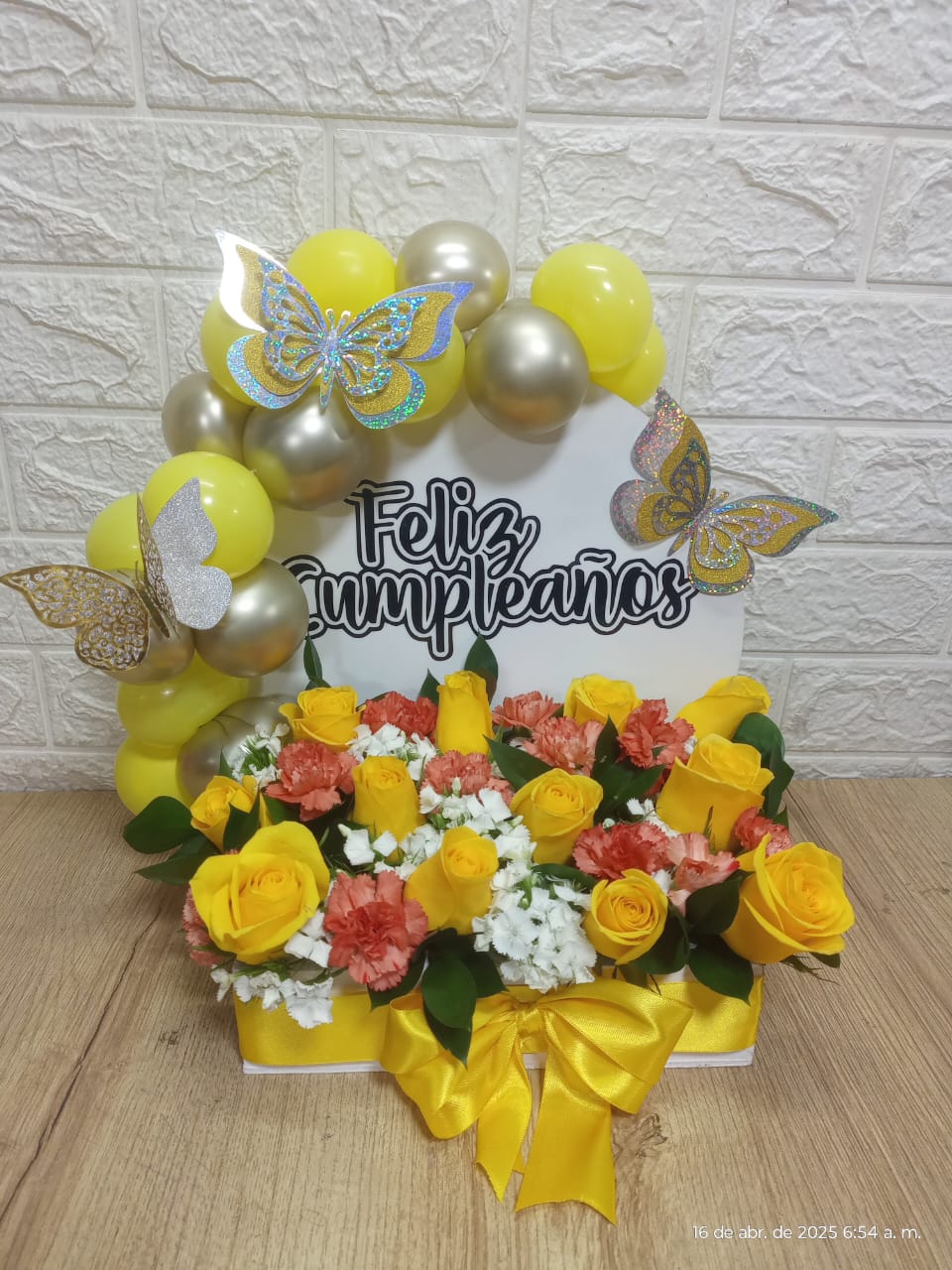 Arreglo Floral con arco.
