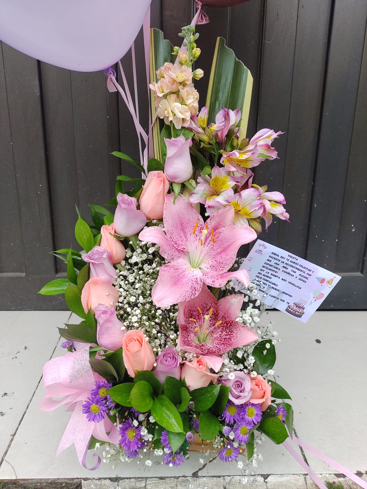 Arreglo Floral y Globos Feliz Cumpleaños