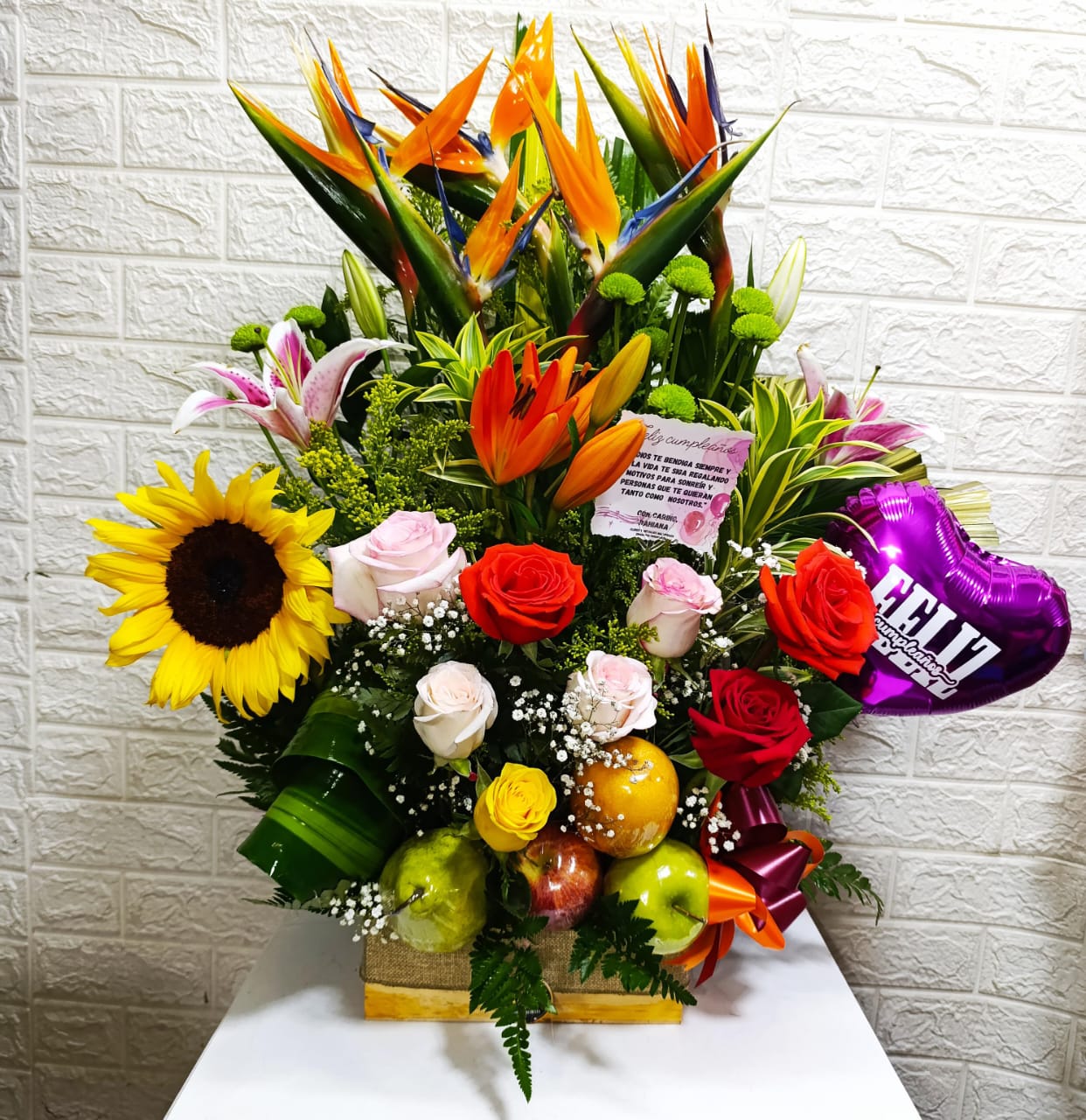 Arreglo Floral y Frutal Cumpleaños Exótico