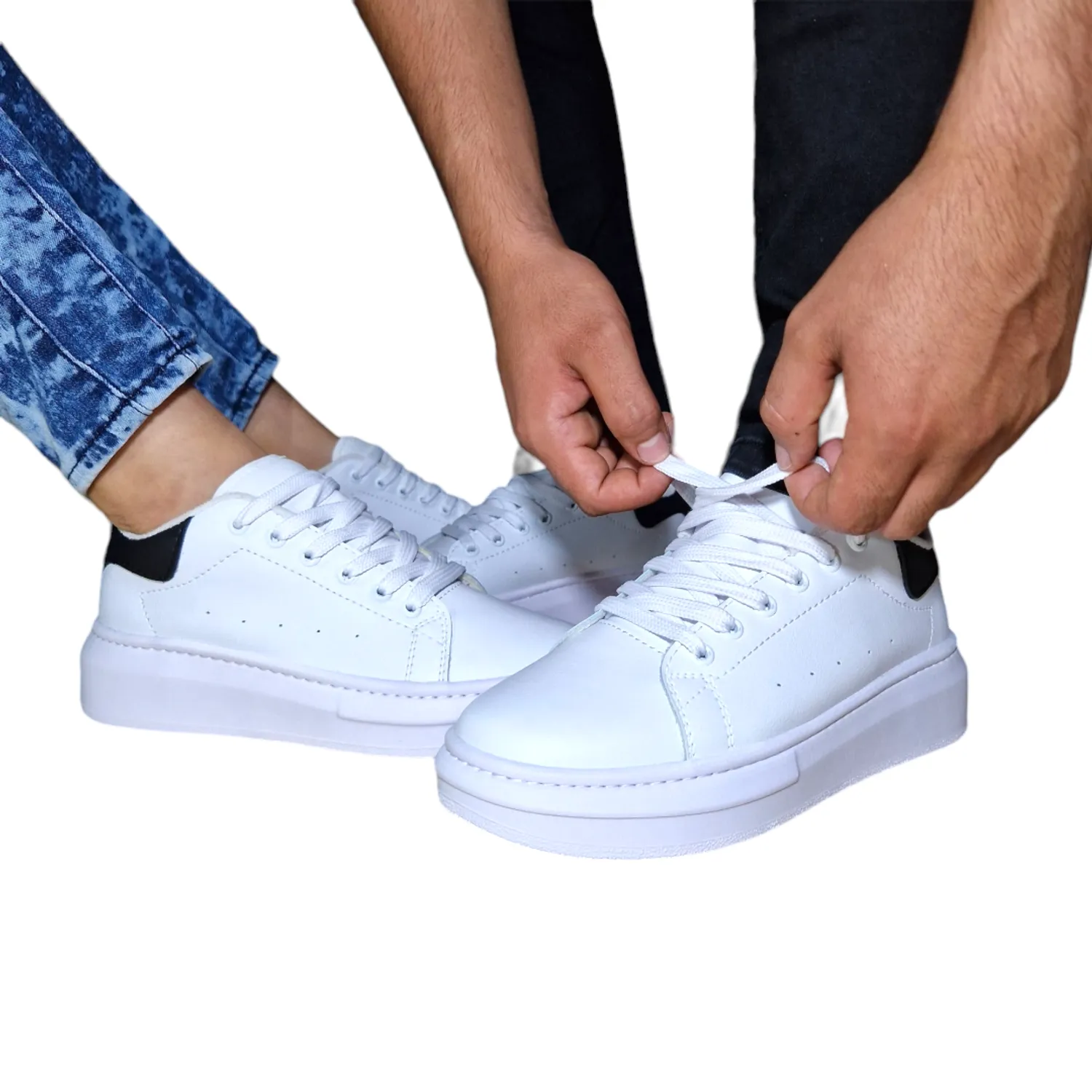 Zapatillas Urbanas Blancas con Plataforma y Detalle Negro