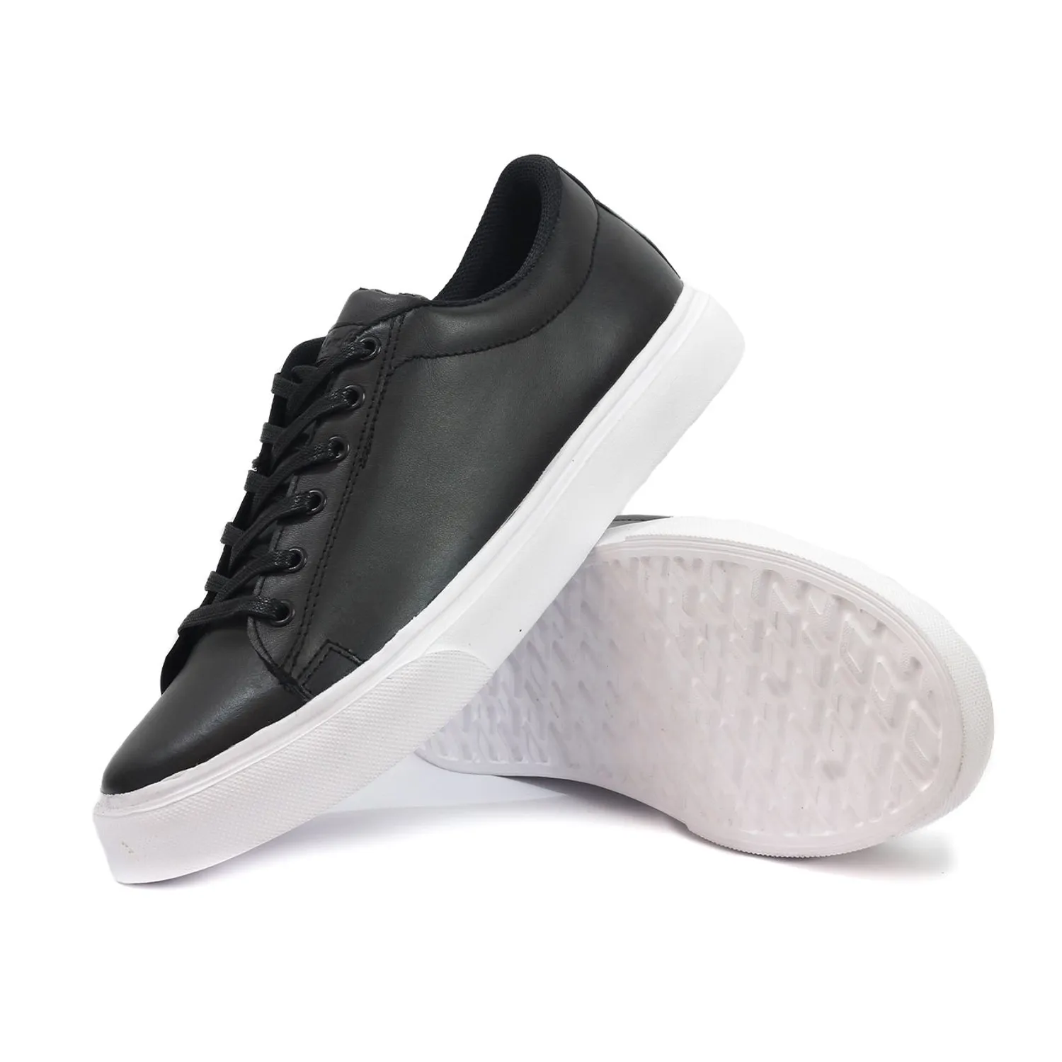 Tenis Casuales Negros con Suela Blanca