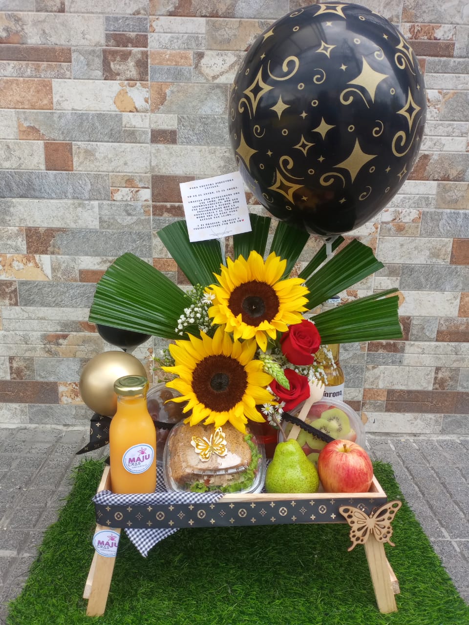 Desayuno Sorpresa con Girasoles y Elegancia