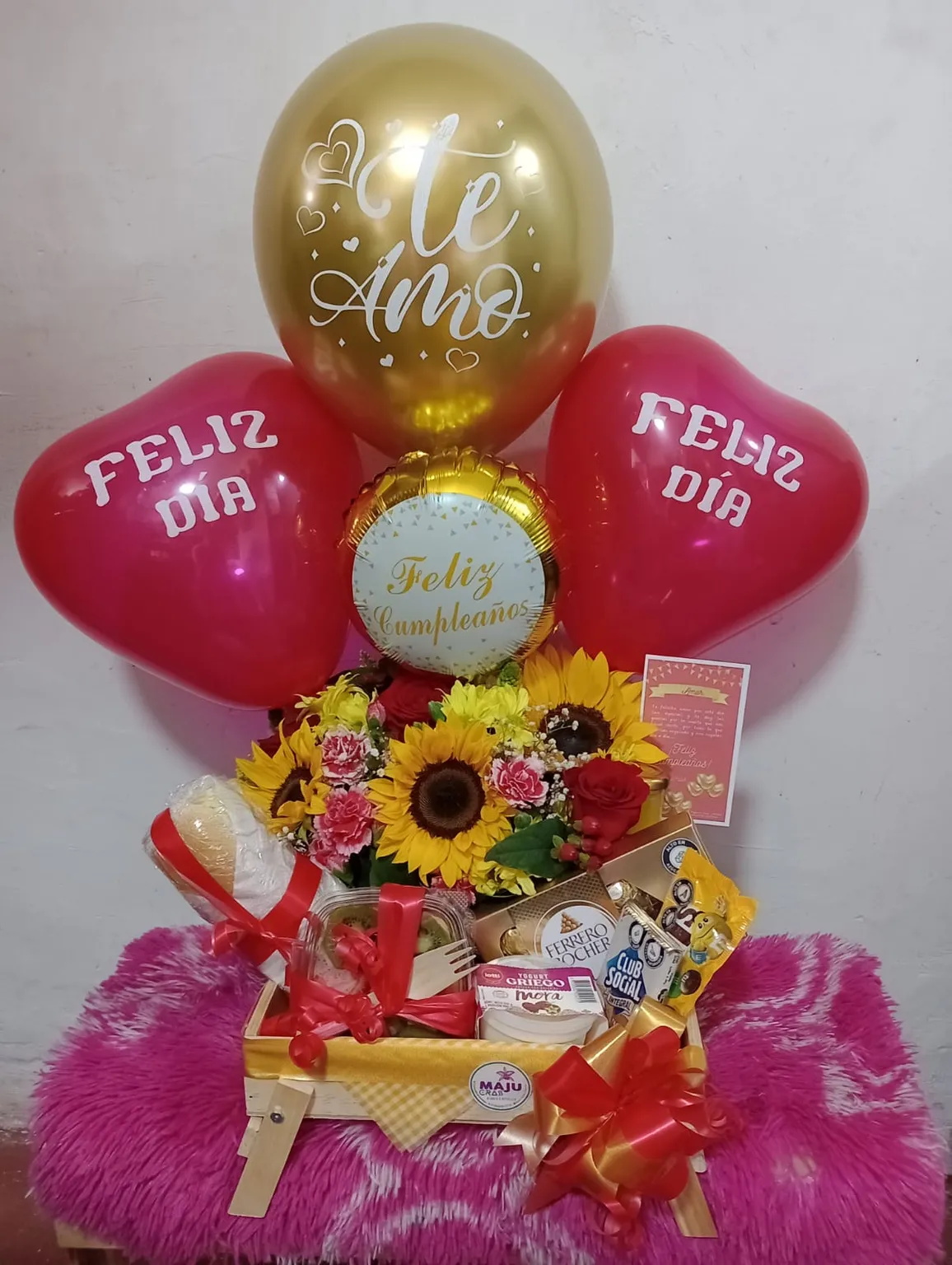 Cesta Premium de Desayuno con flores
