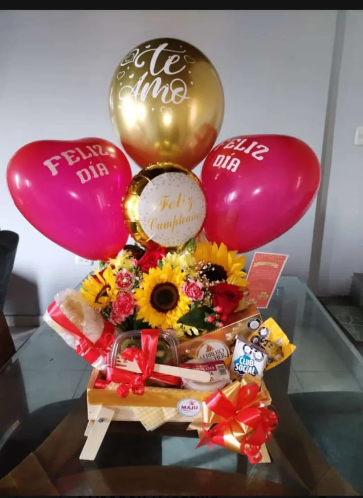 Cesta Premium de Desayuno con flores