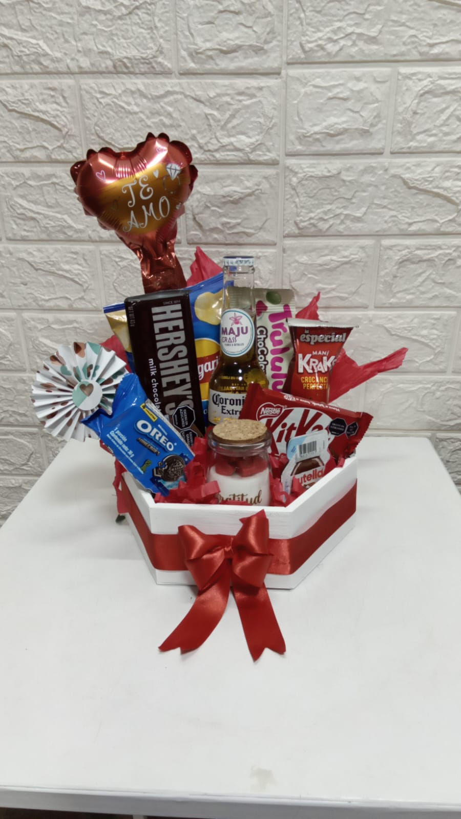 Caja de Regalo Romántica 'Te Amo' con Delicias Variadas