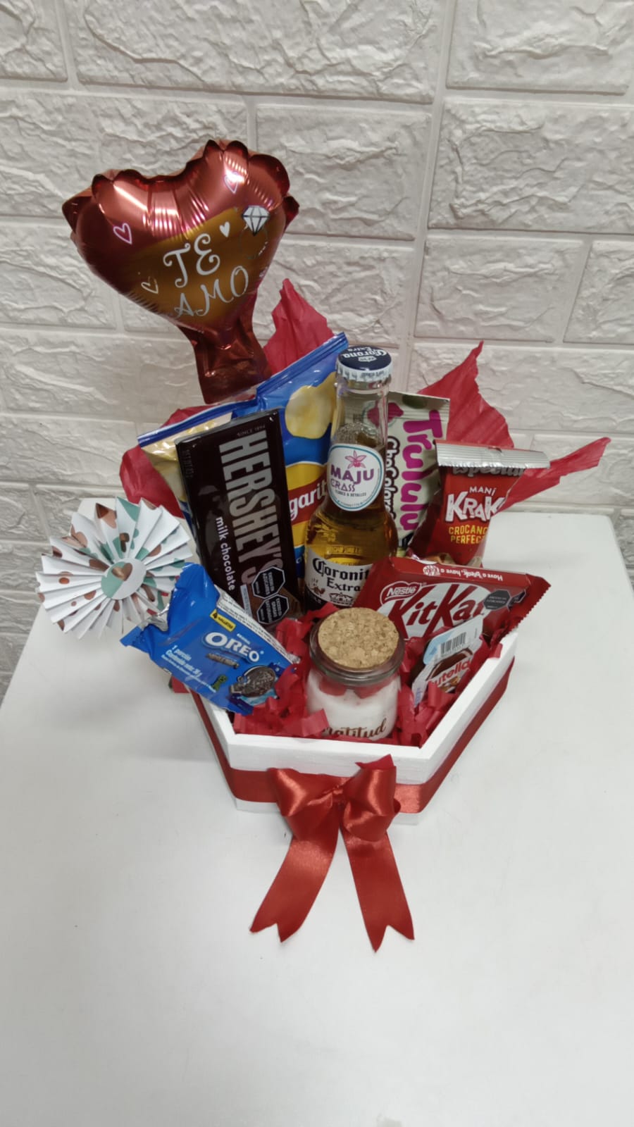 Caja de Regalo Romántica 'Te Amo' con Delicias Variadas