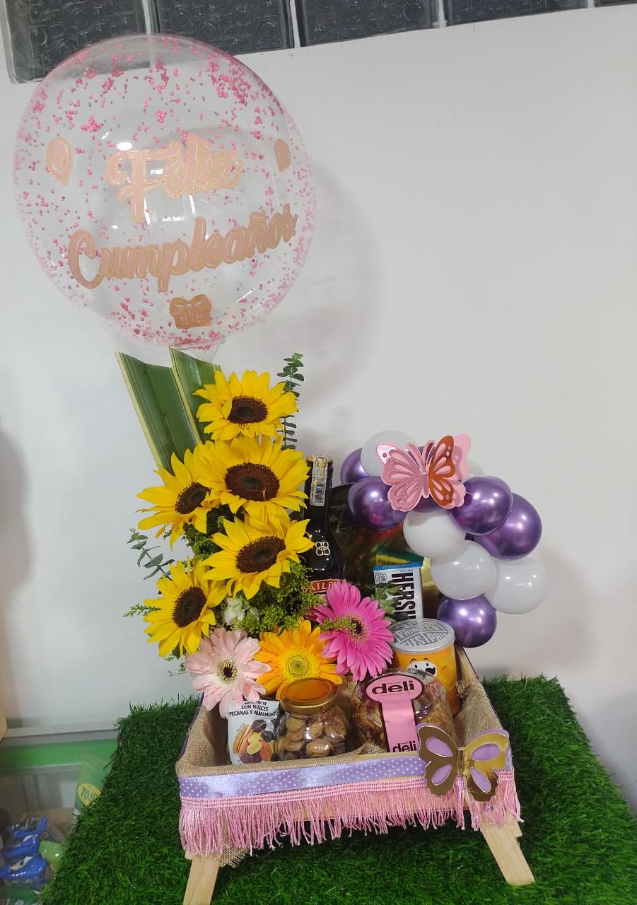 Cesta de Regalo Cumpleaños Girasoles y Baileys