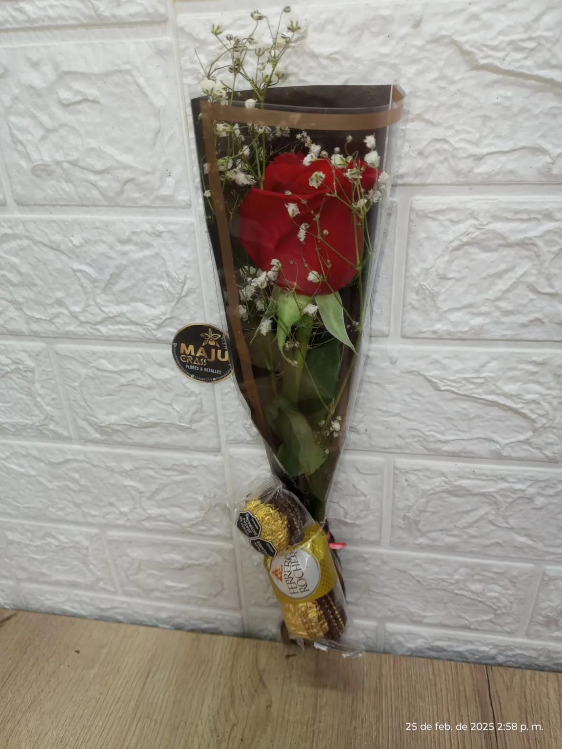 Solitario de Rosa Roja con Ferrero Rocher