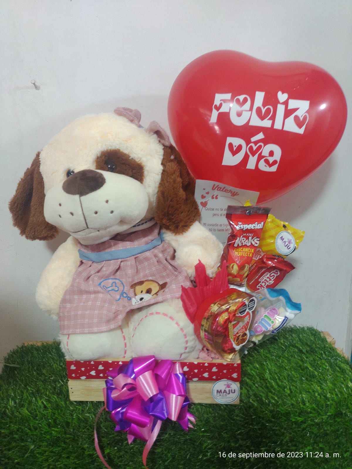 Caja de Regalo Feliz Día con Peluche y Dulces