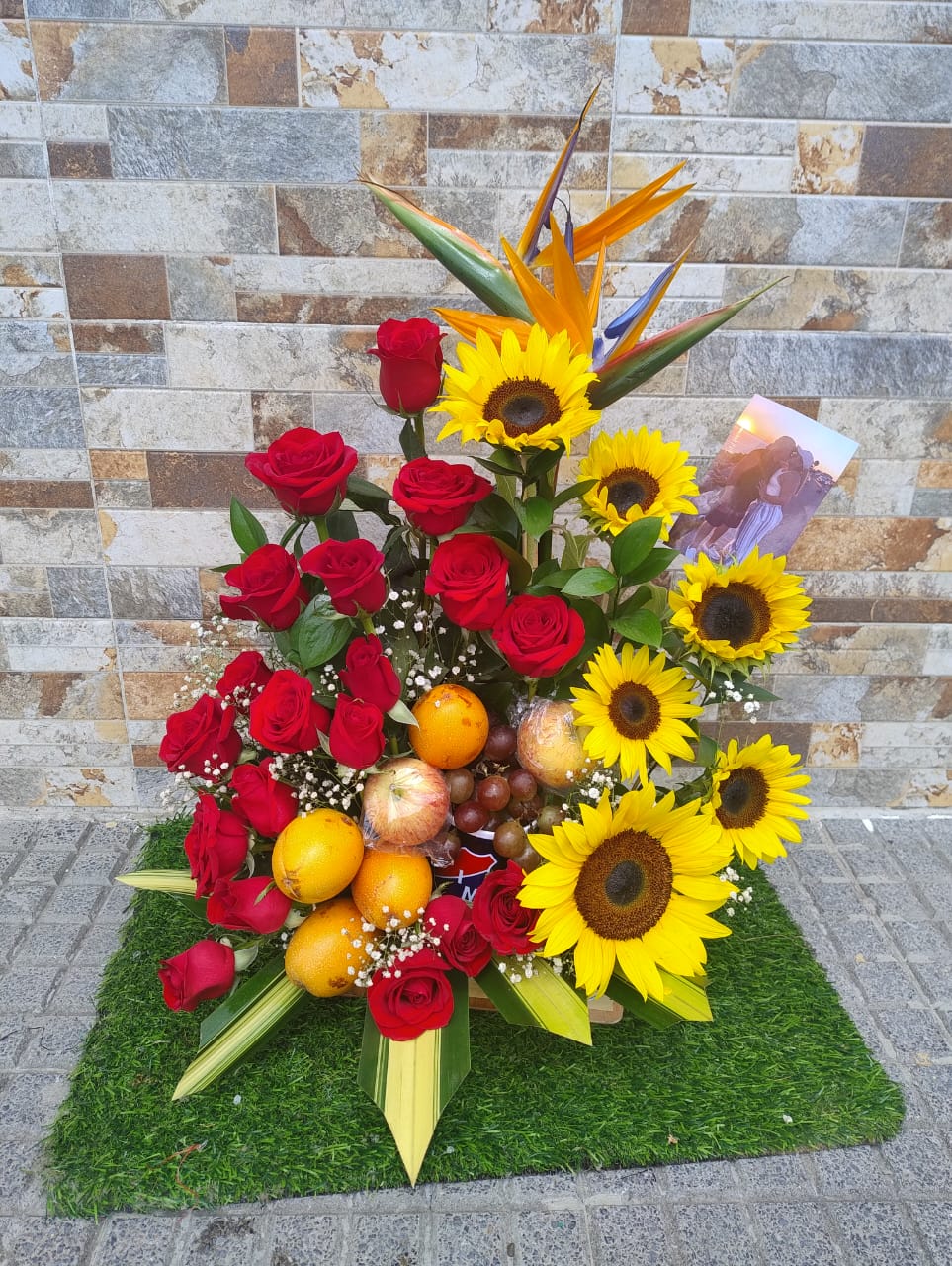Arreglo Floral Frutal Vibrante