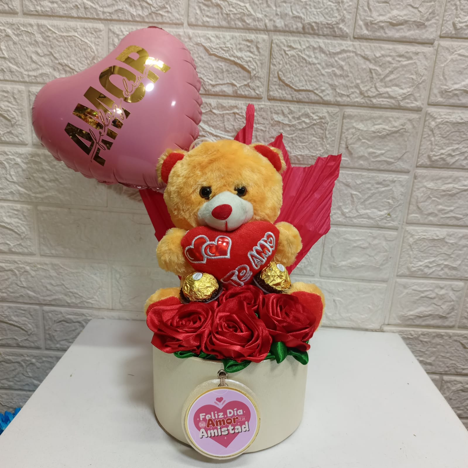 Box de Amor y Amistad con Peluche y Dulces
