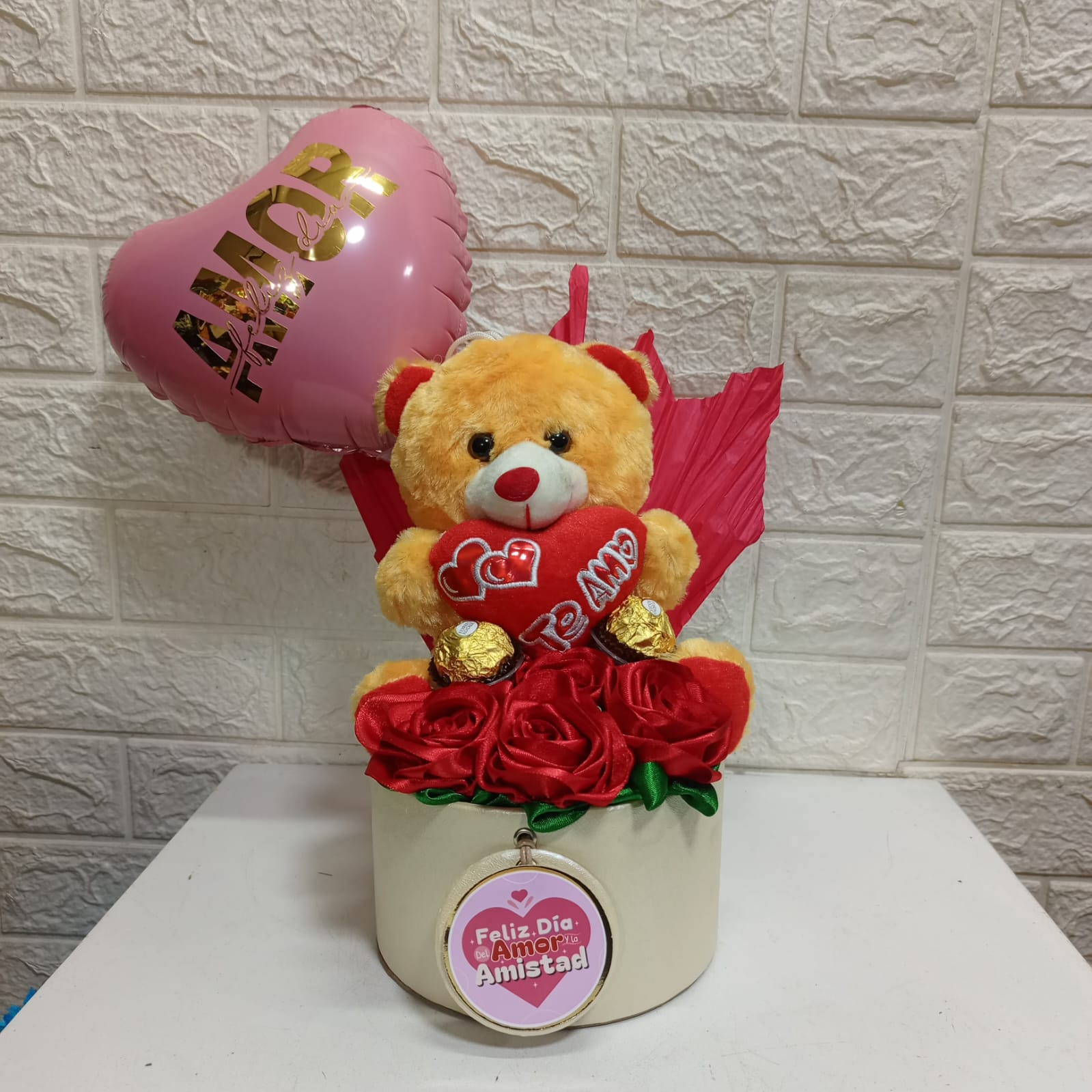 Box de Amor y Amistad con Peluche y Dulces
