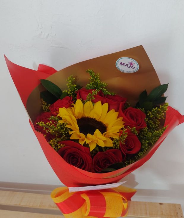 Bouquet Rojas y Girasol atardecer