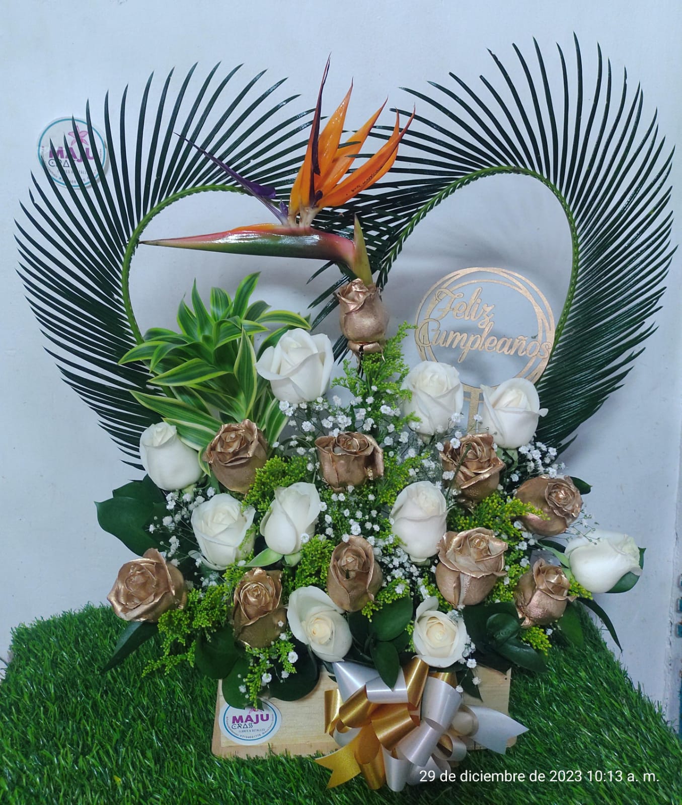 Arreglo Floral "Corazón Dorado" - Feliz Cumpleaños