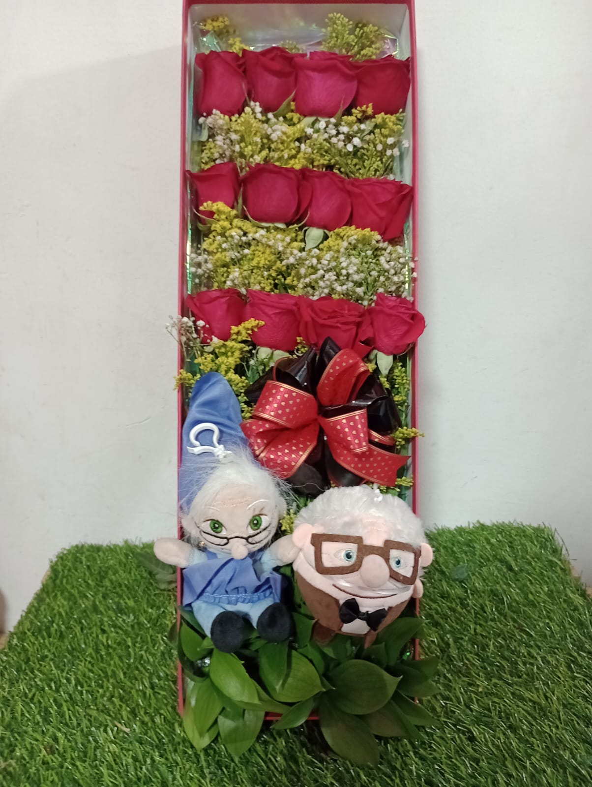 Caja de Rosas Eterno Amor con Carl y Ellie
