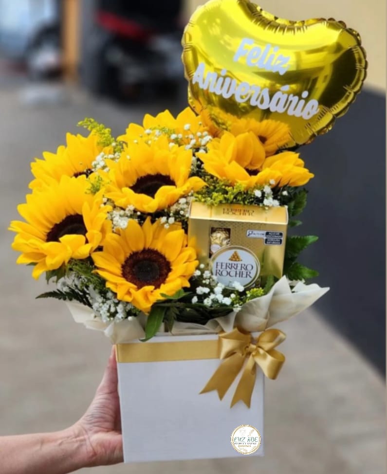 Caja de Regalo Cumpleaños: Girasoles y Ferrero Rocher