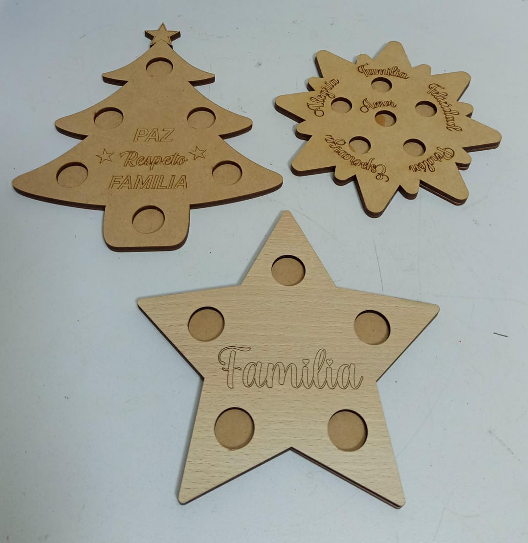 Portavelas Navideños de Madera Grabada