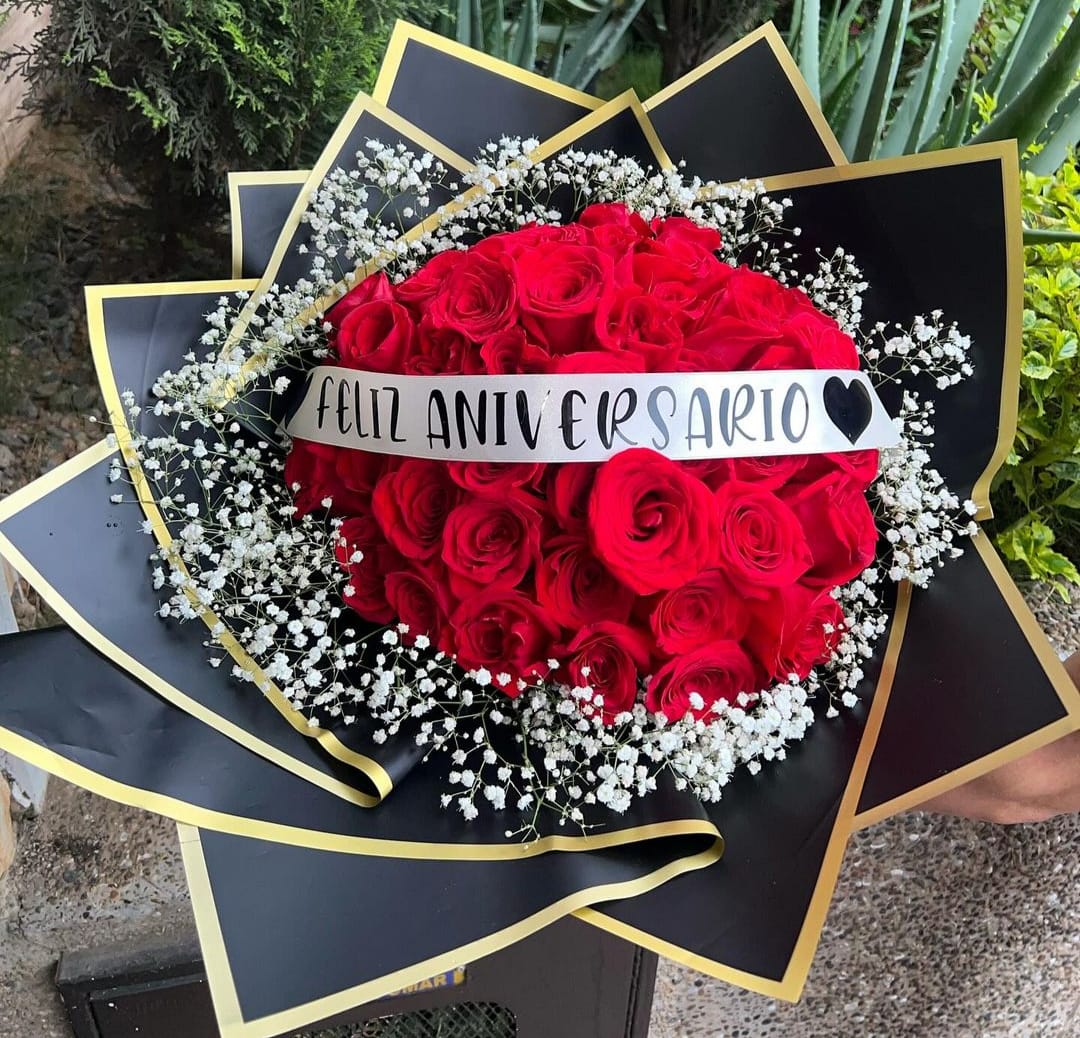Bouquets plus de 50 Rosas Rojas 'Feliz Aniversario'