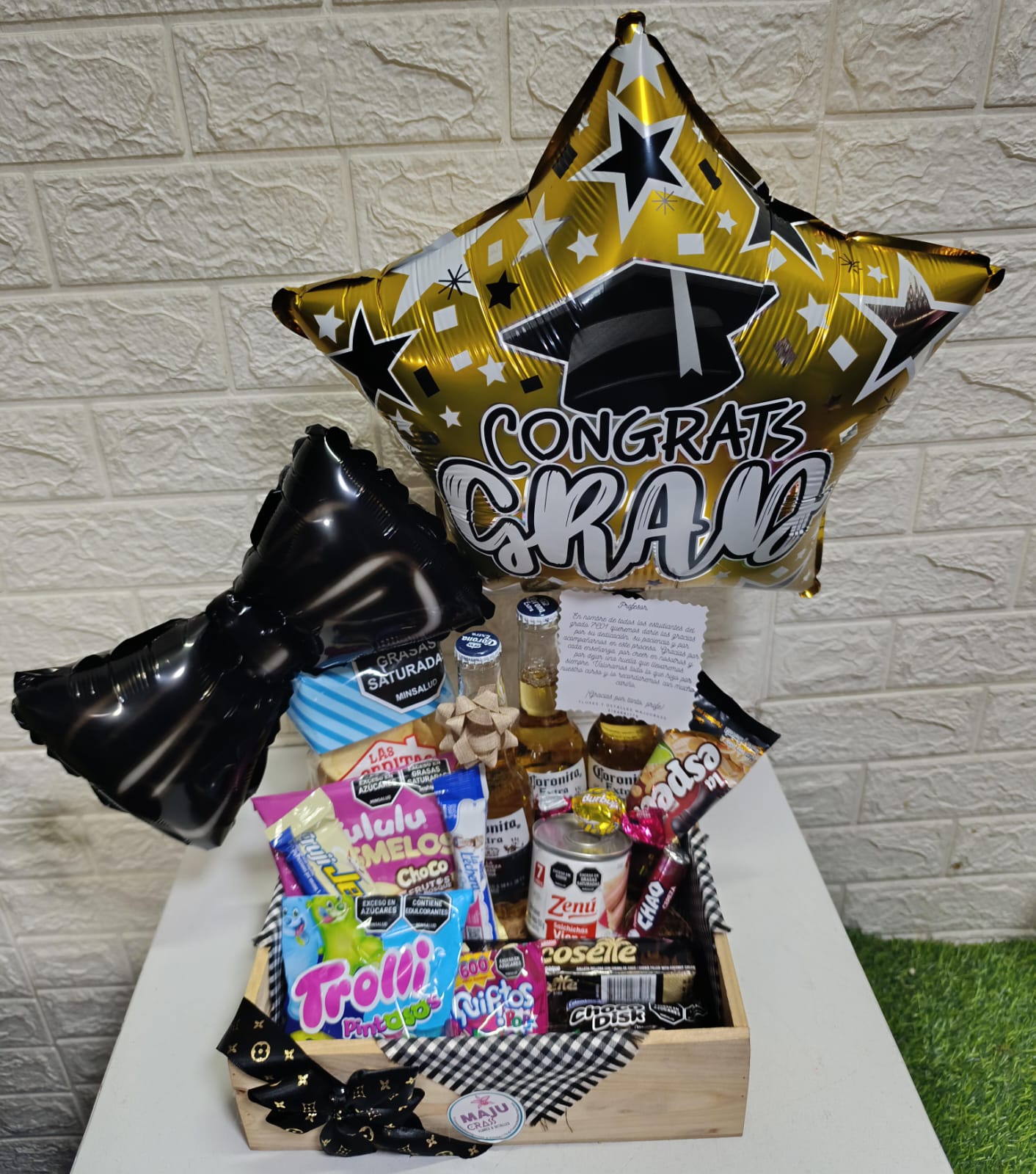 Cesta de Regalo Premium de Graduación