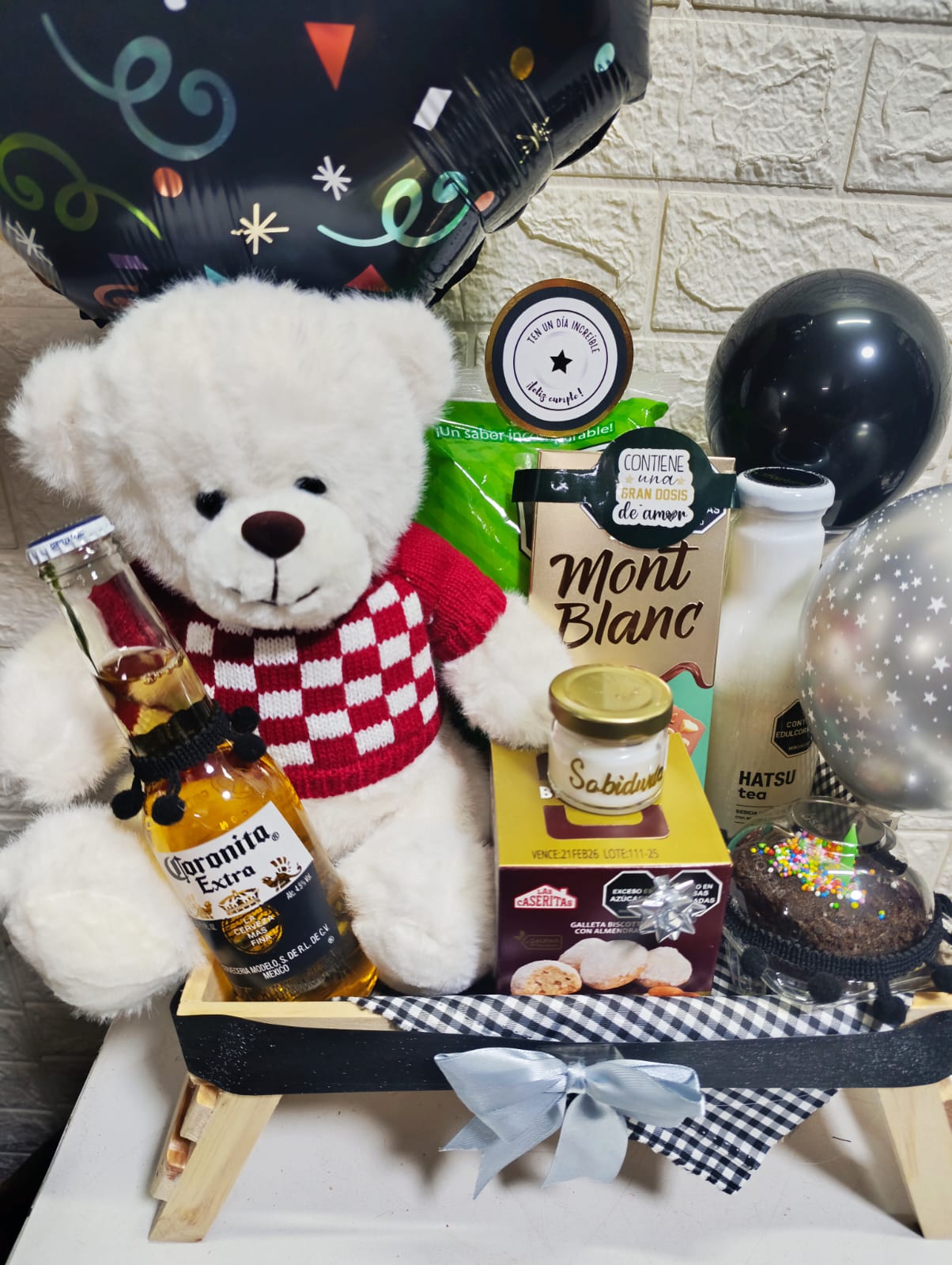 Caja de Cumpleaños Premium: Oso, Cerveza Corona y Dulces